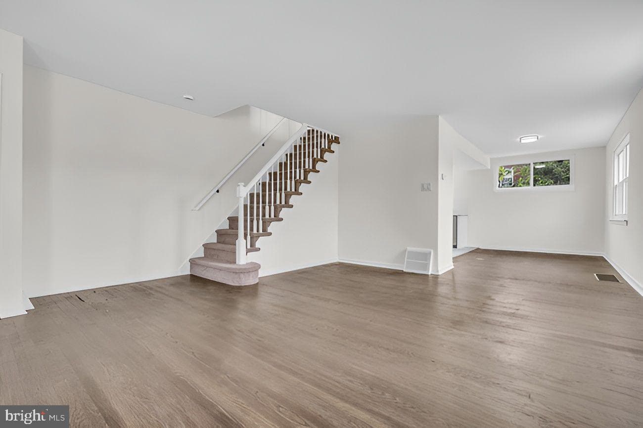 1300 E Sharpnack Street photo 11