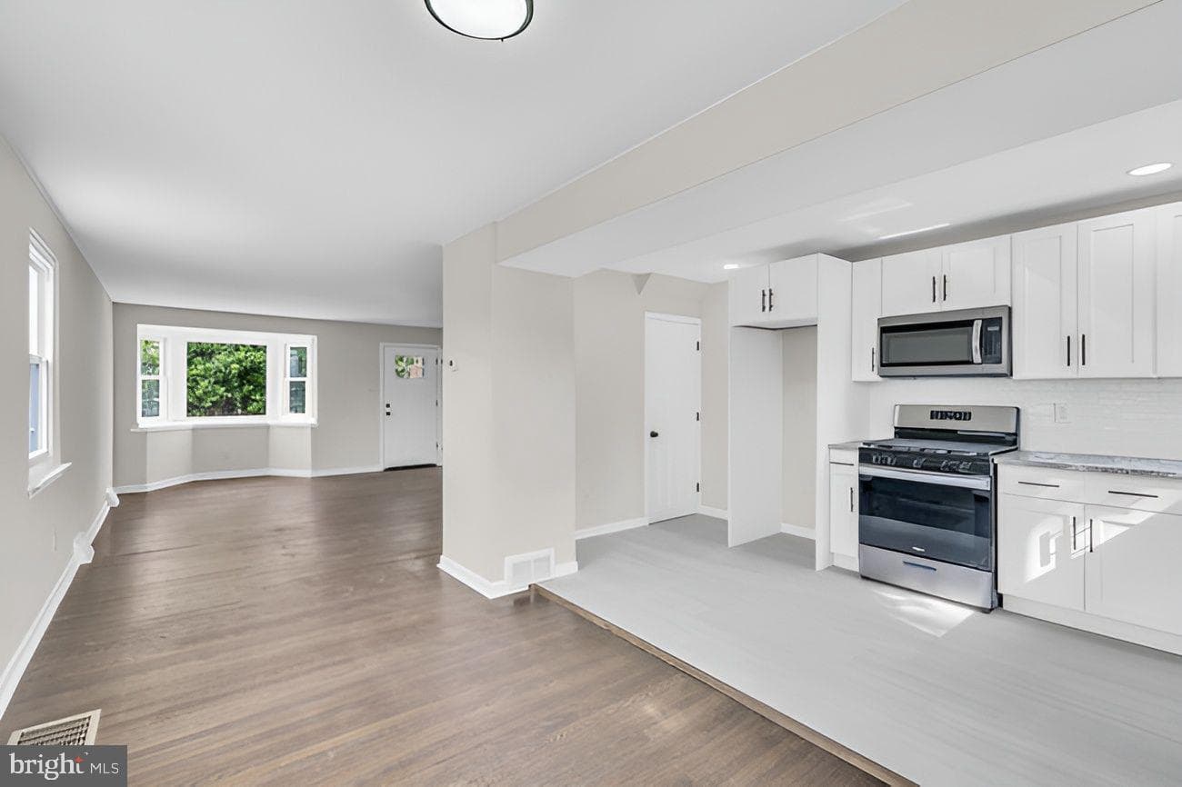 1300 E Sharpnack Street photo 5