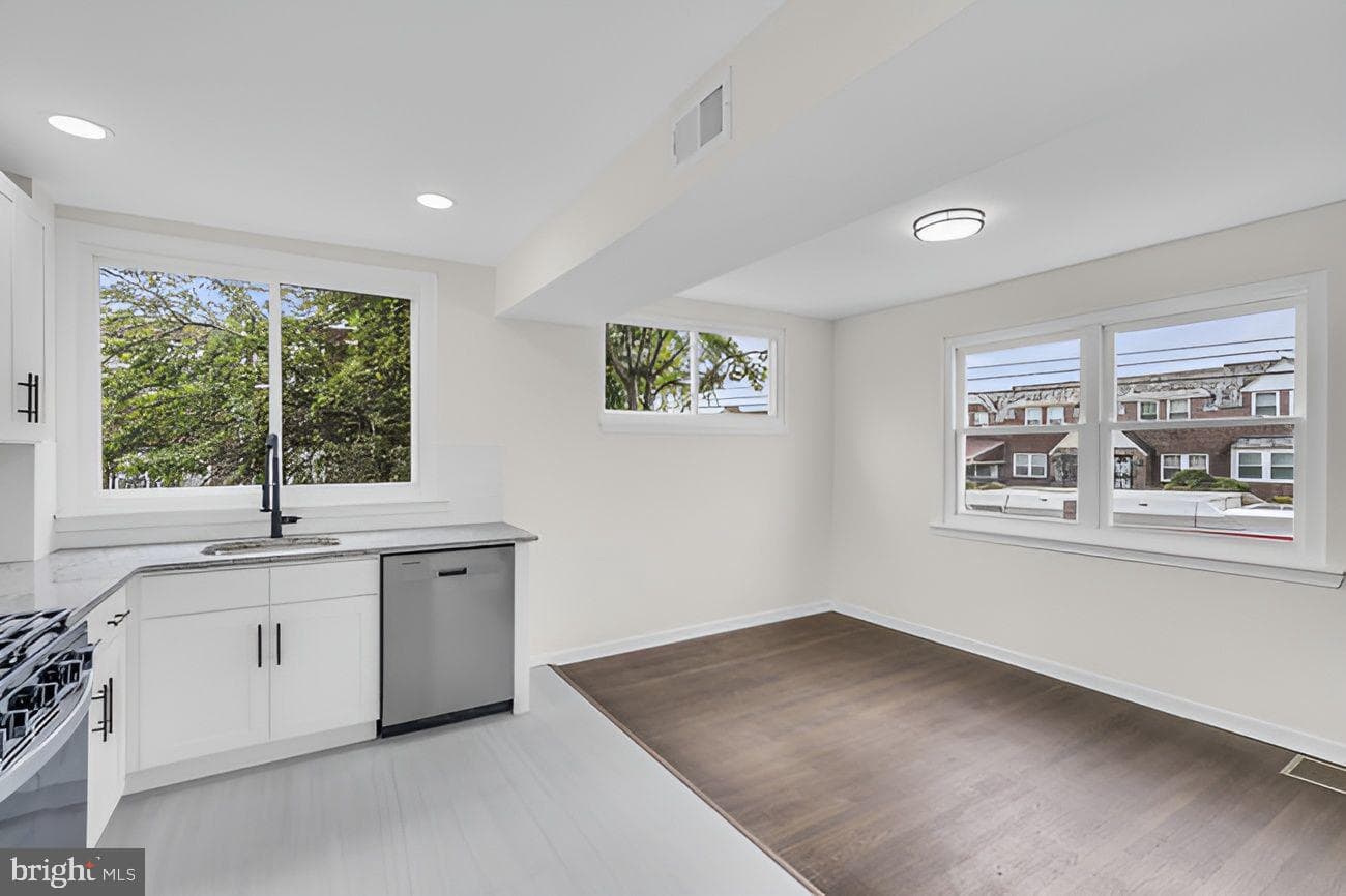 1300 E Sharpnack Street photo 7