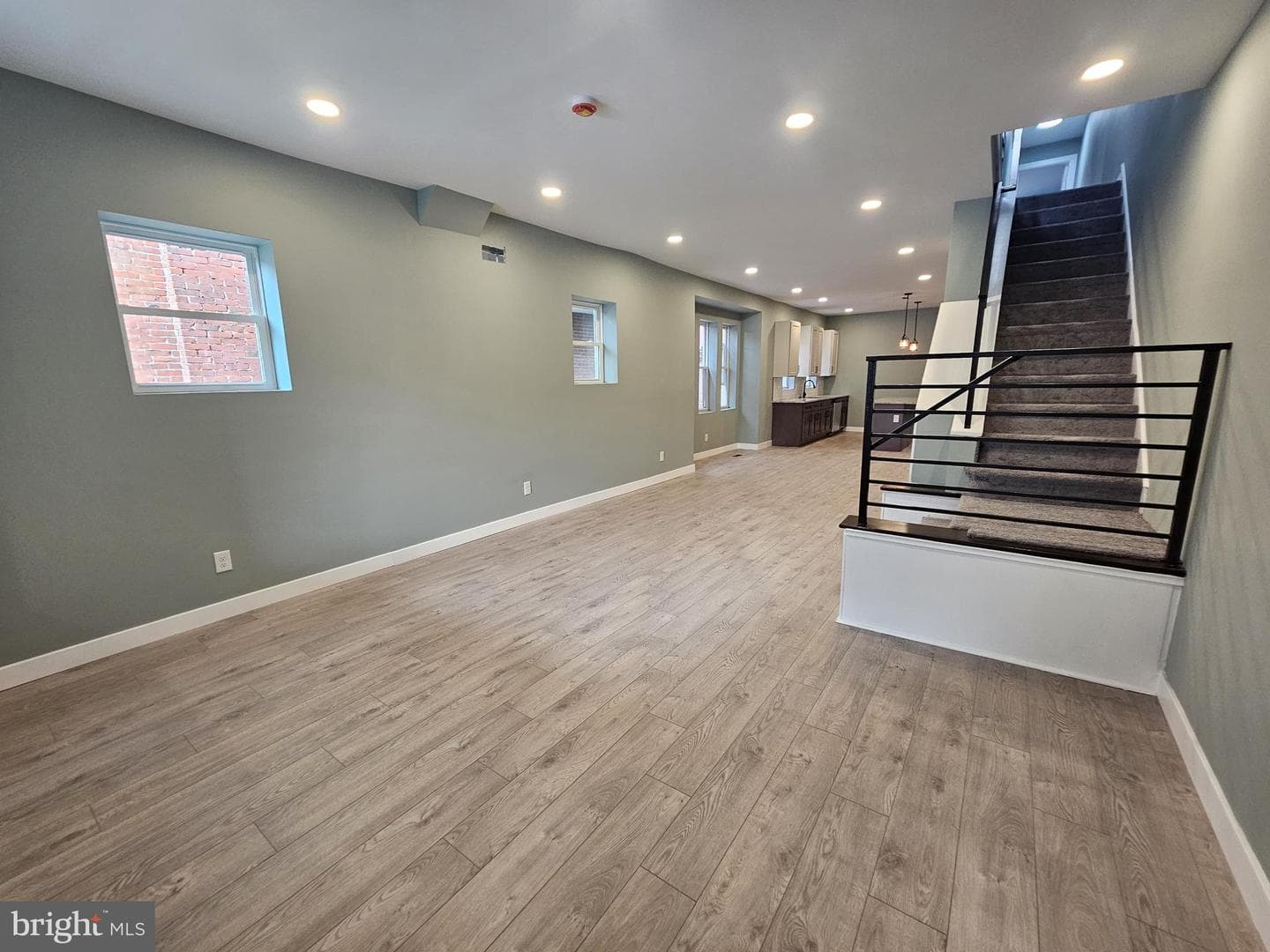 1603 W Ruscomb Street photo 3