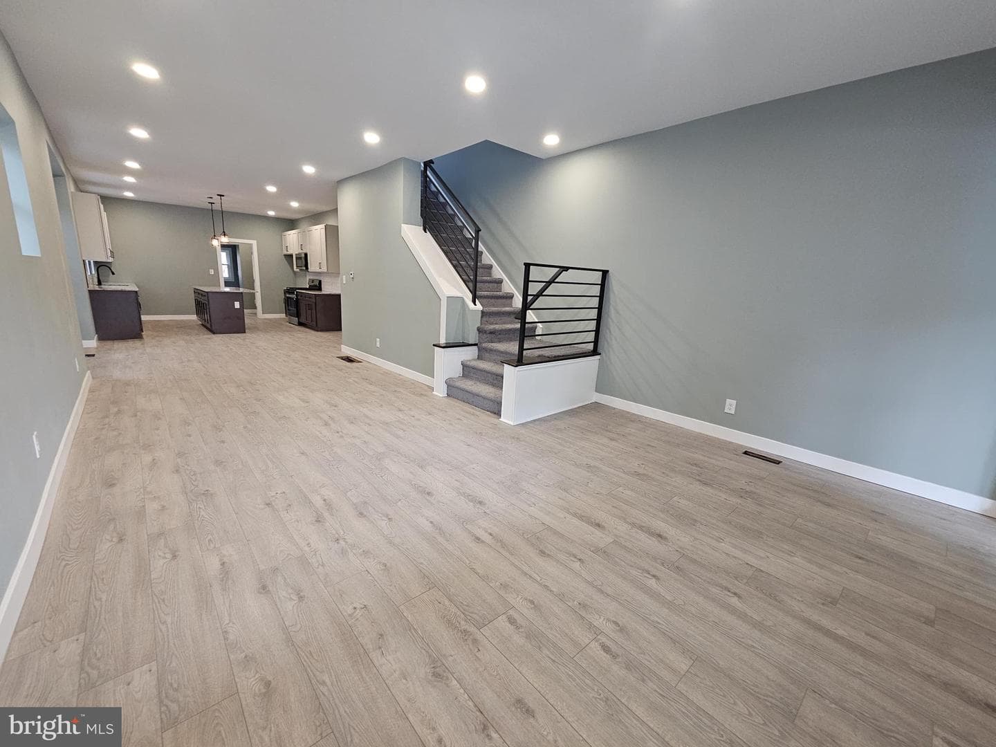 1603 W Ruscomb Street photo 4