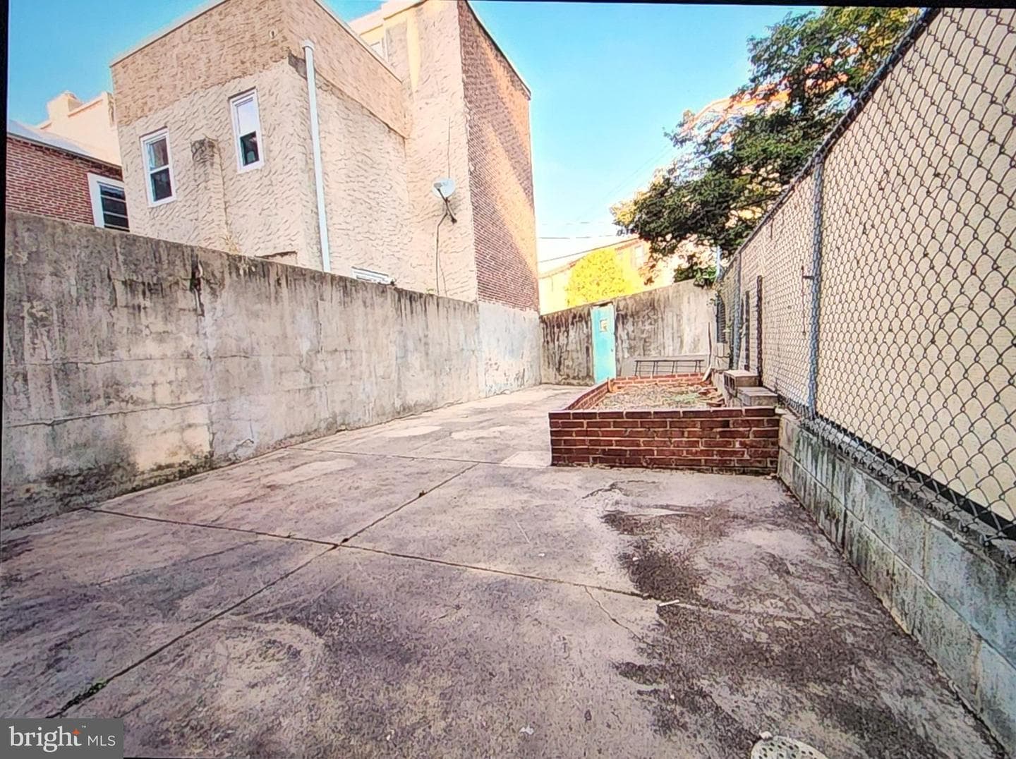1121 N Hancock Street photo 2