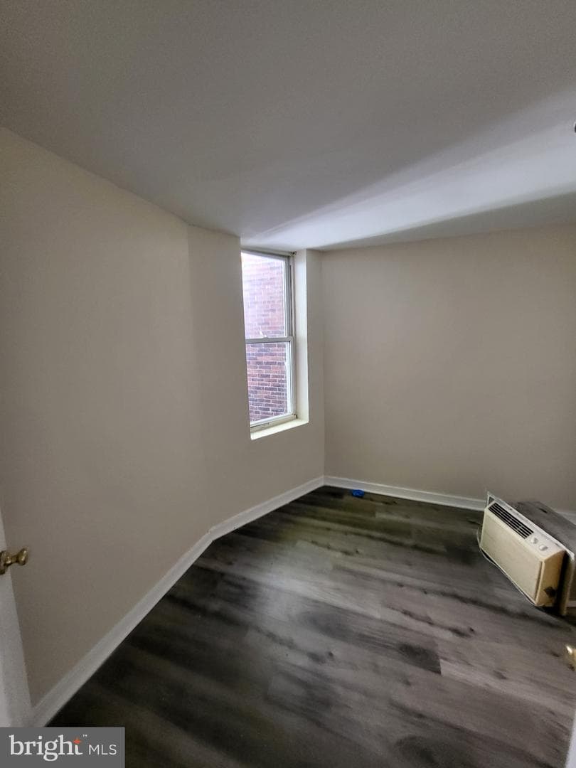 5855 Windsor Avenue photo 9