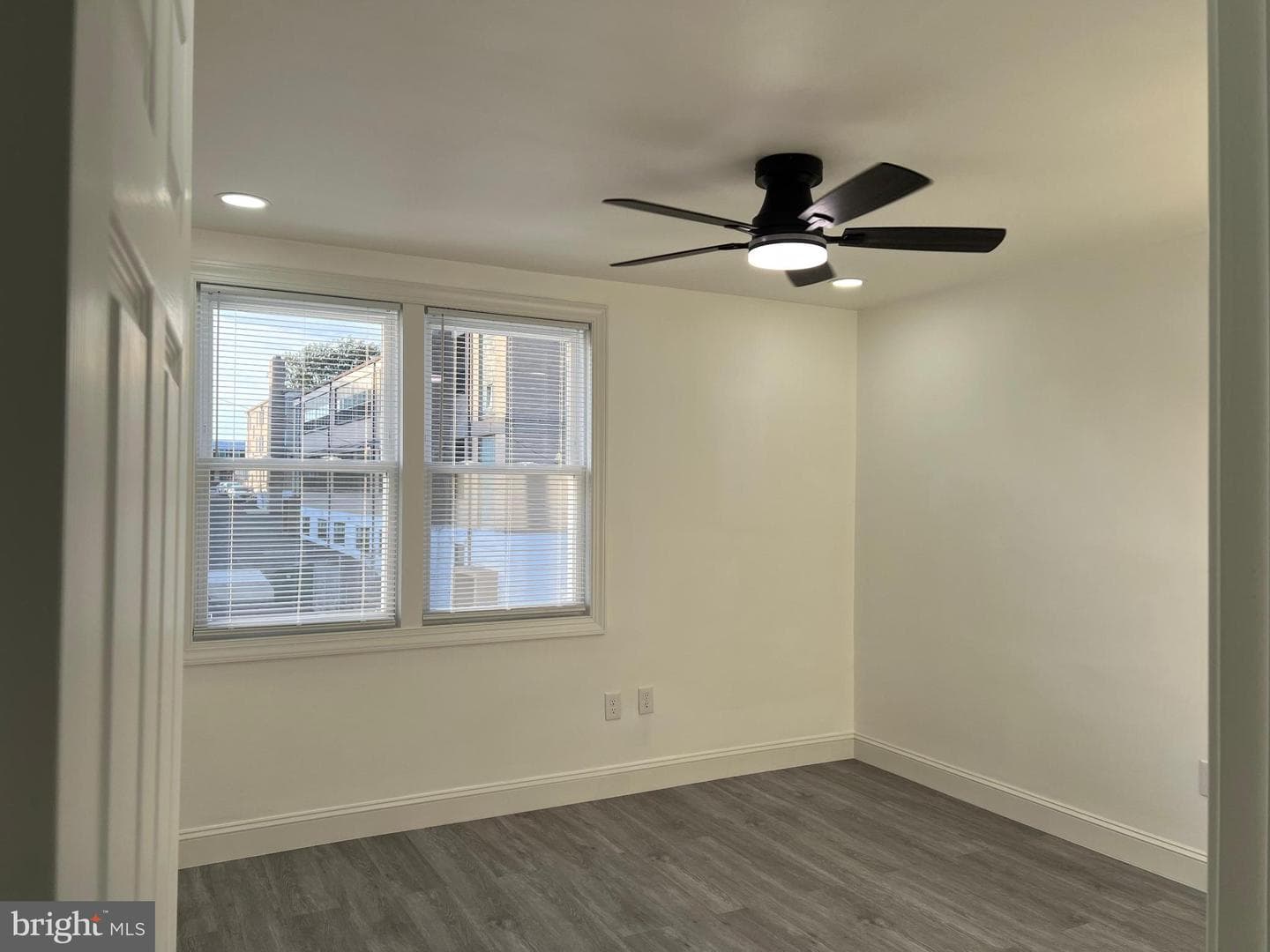 4247 Glendale Street photo 11