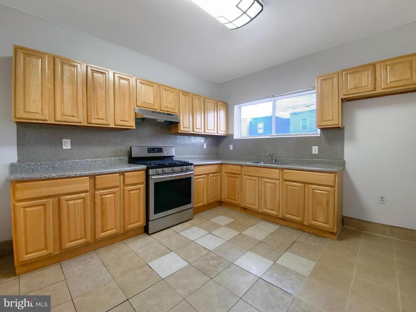 5726 Florence Ave photo 4
