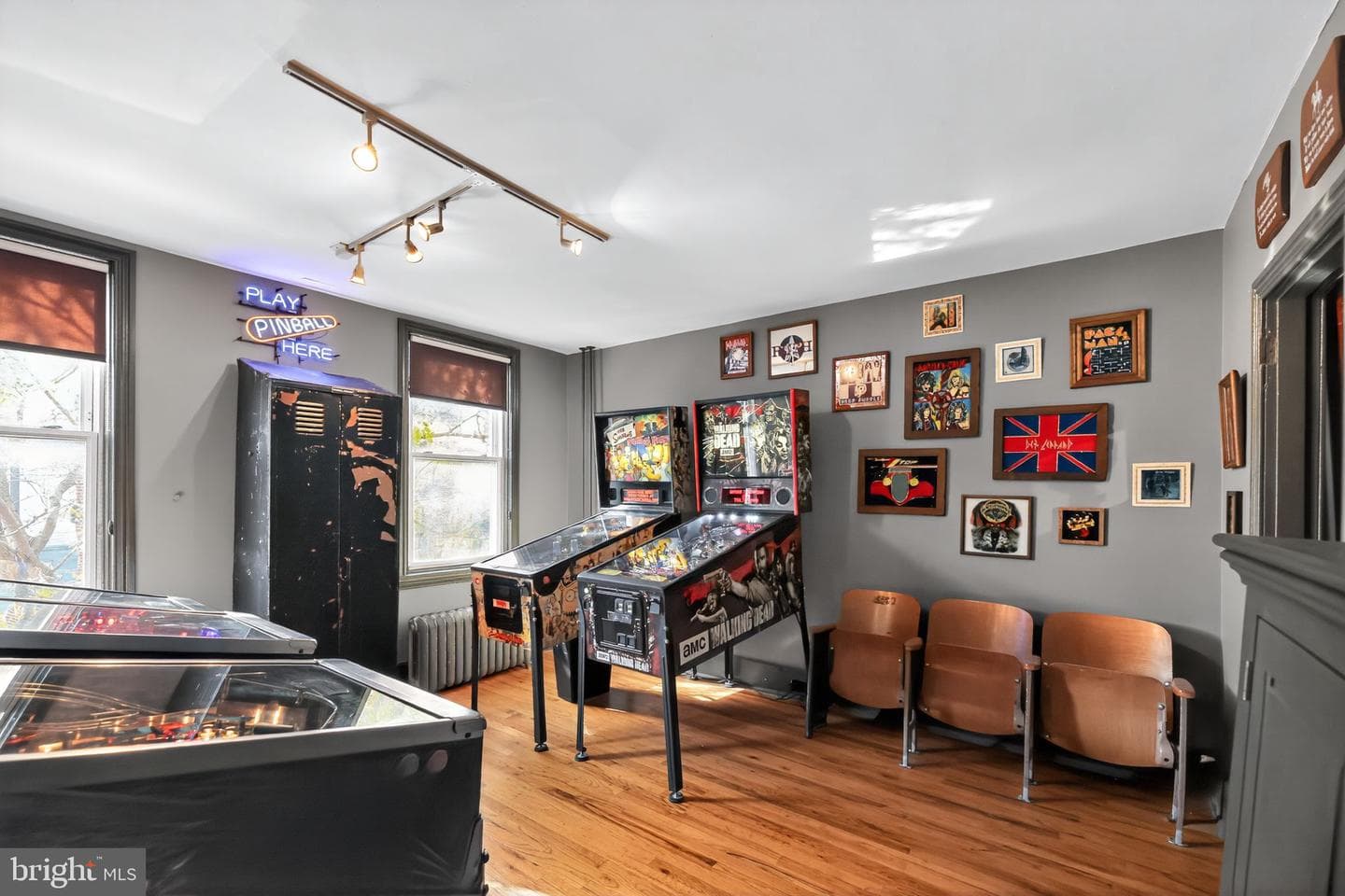 1933 E Dauphin Street photo 17