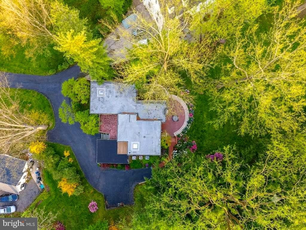 104 E Bells Mill Road photo 35