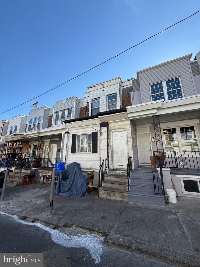 924 E Schiller Street photo 3