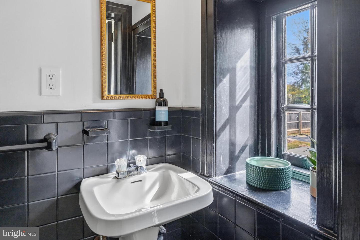 1012 W Cliveden Street photo 24