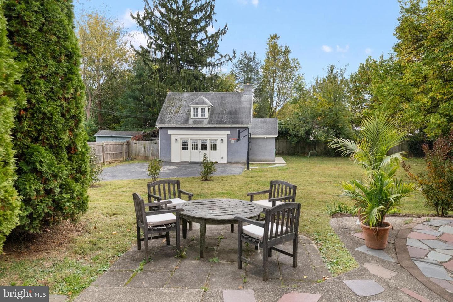 1012 W Cliveden Street photo 47