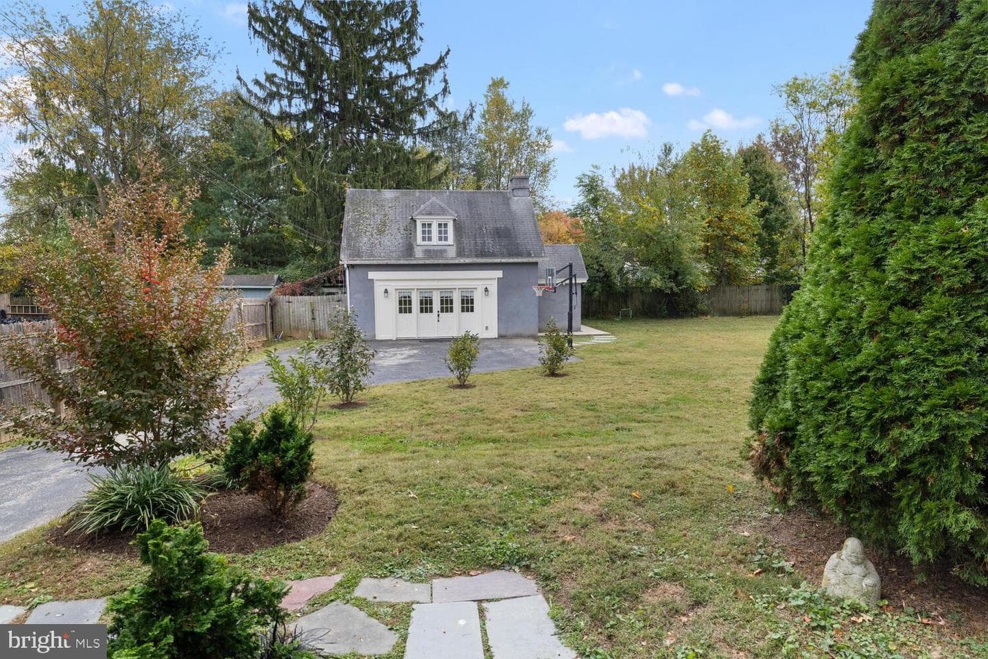 1012 W Cliveden Street photo 55