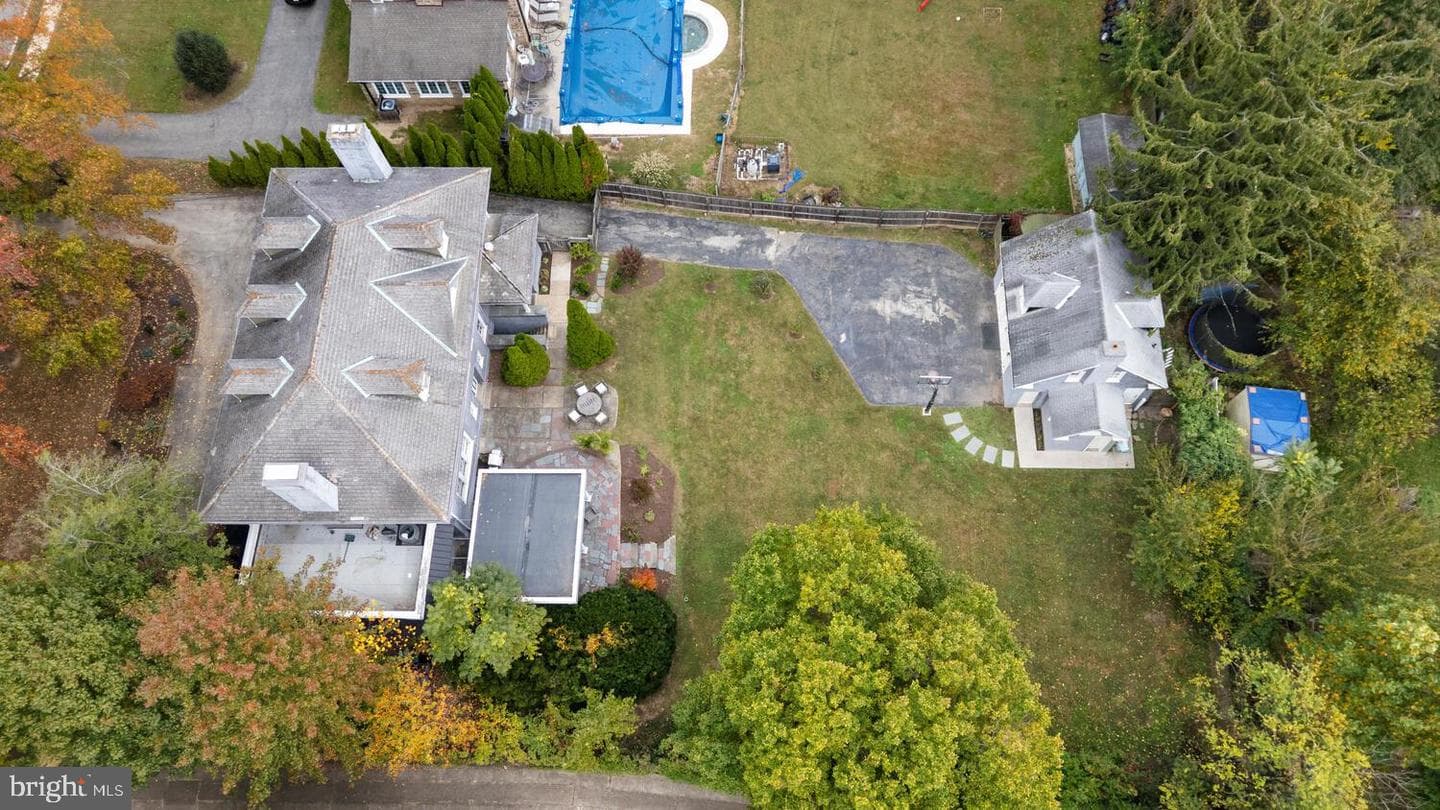 1012 W Cliveden Street photo 64