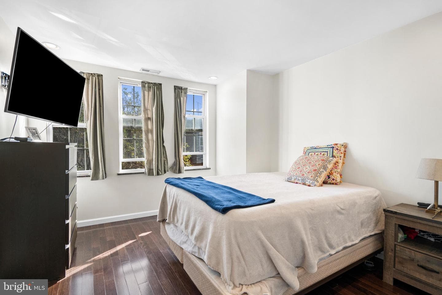 2402 S Lee Street photo 11