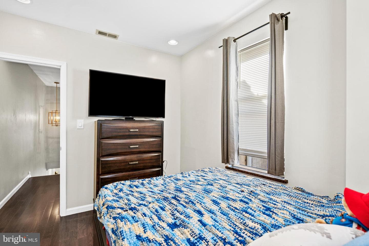 2402 S Lee Street photo 13
