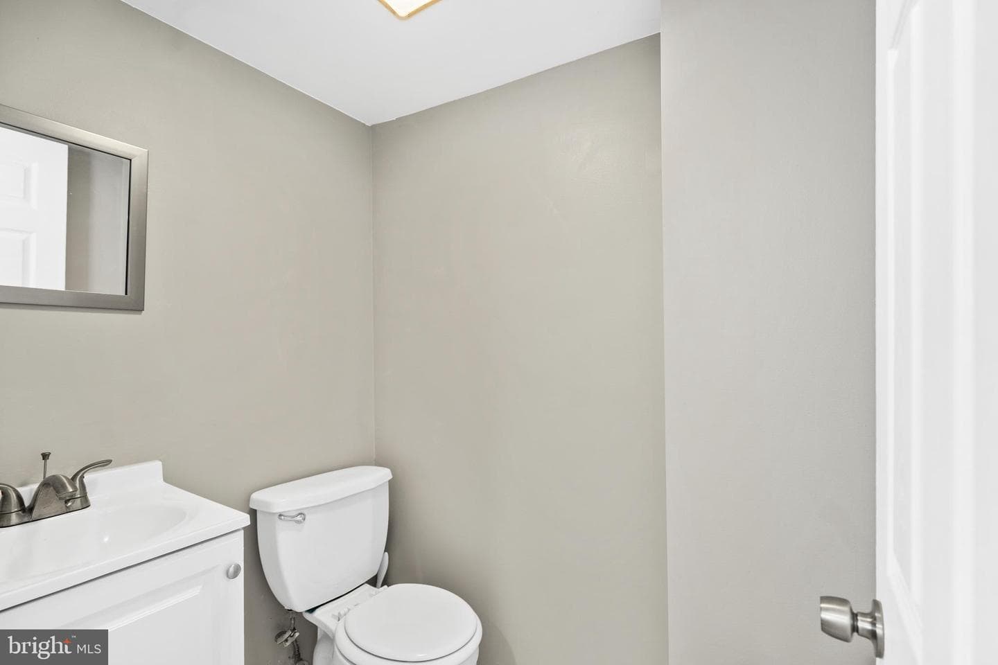 2402 S Lee Street photo 18
