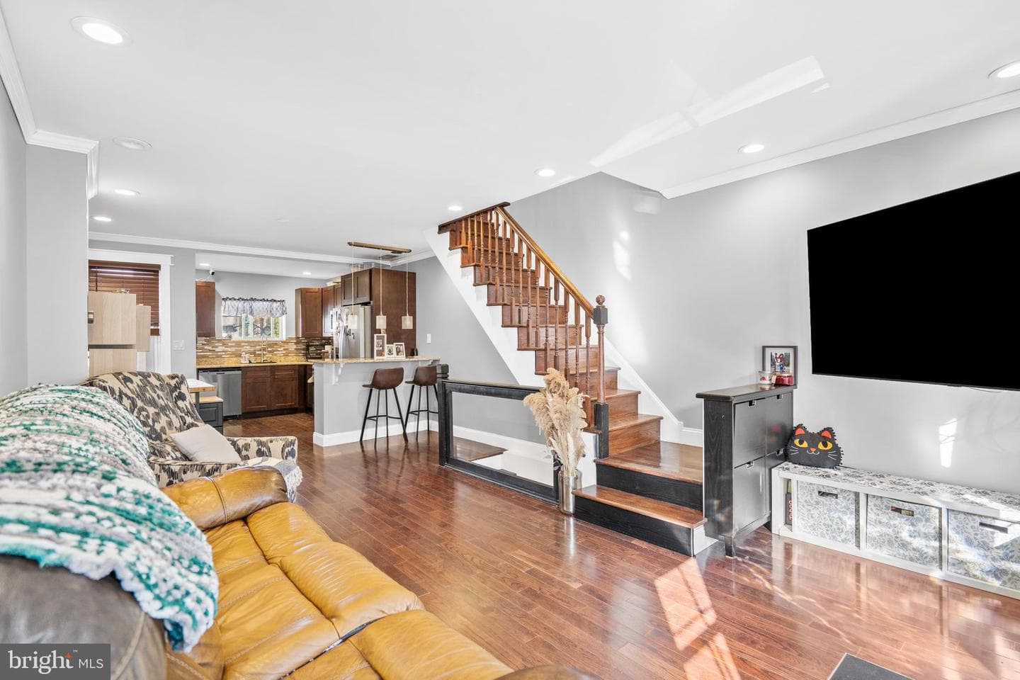2402 S Lee Street photo 3