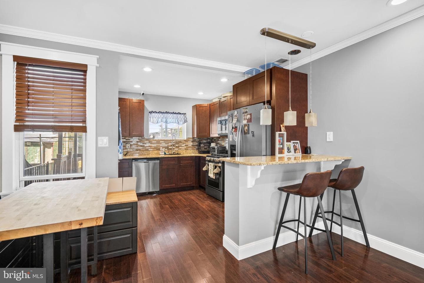 2402 S Lee Street photo 6