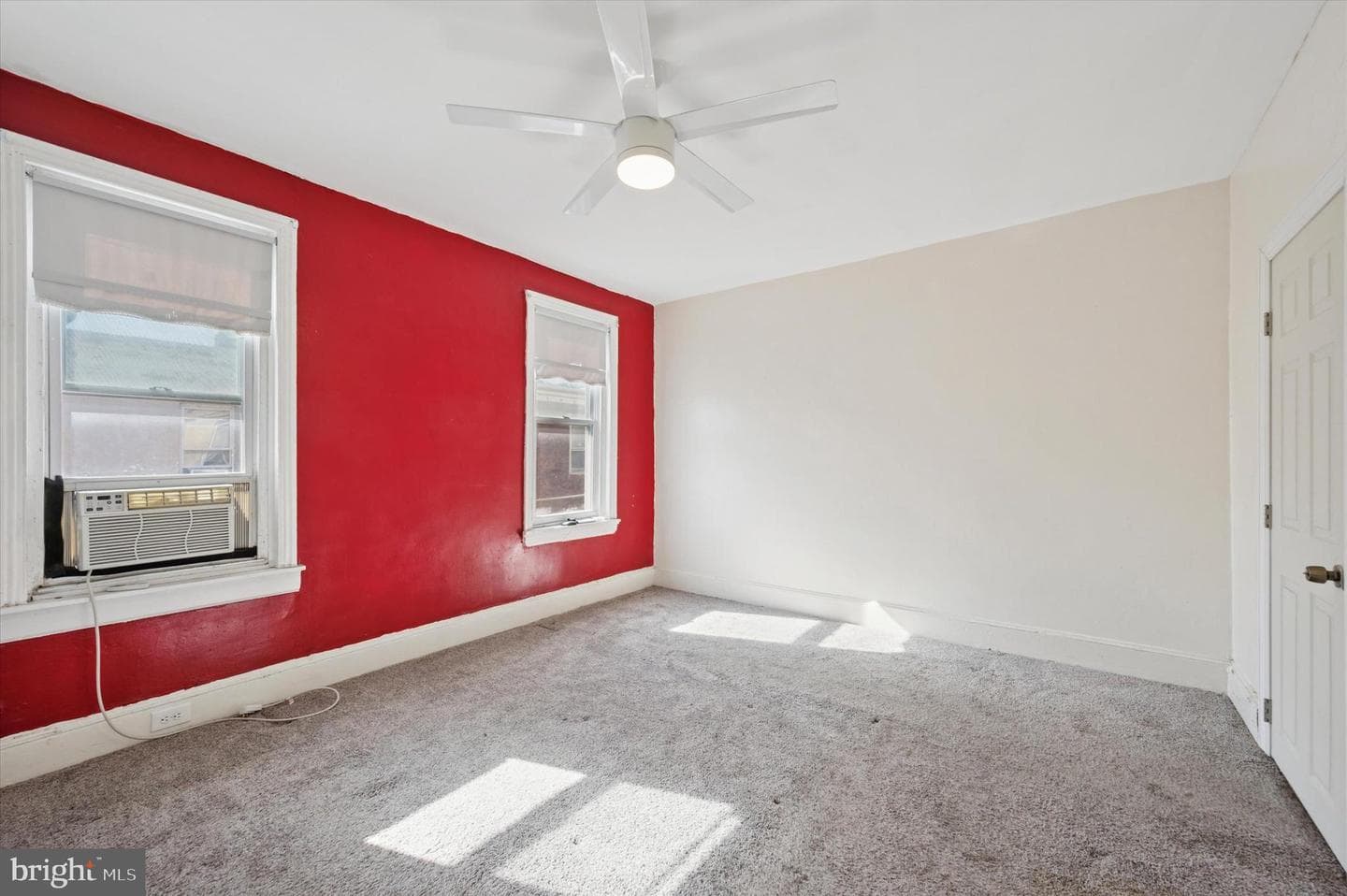 1039 W Russell Street photo 12
