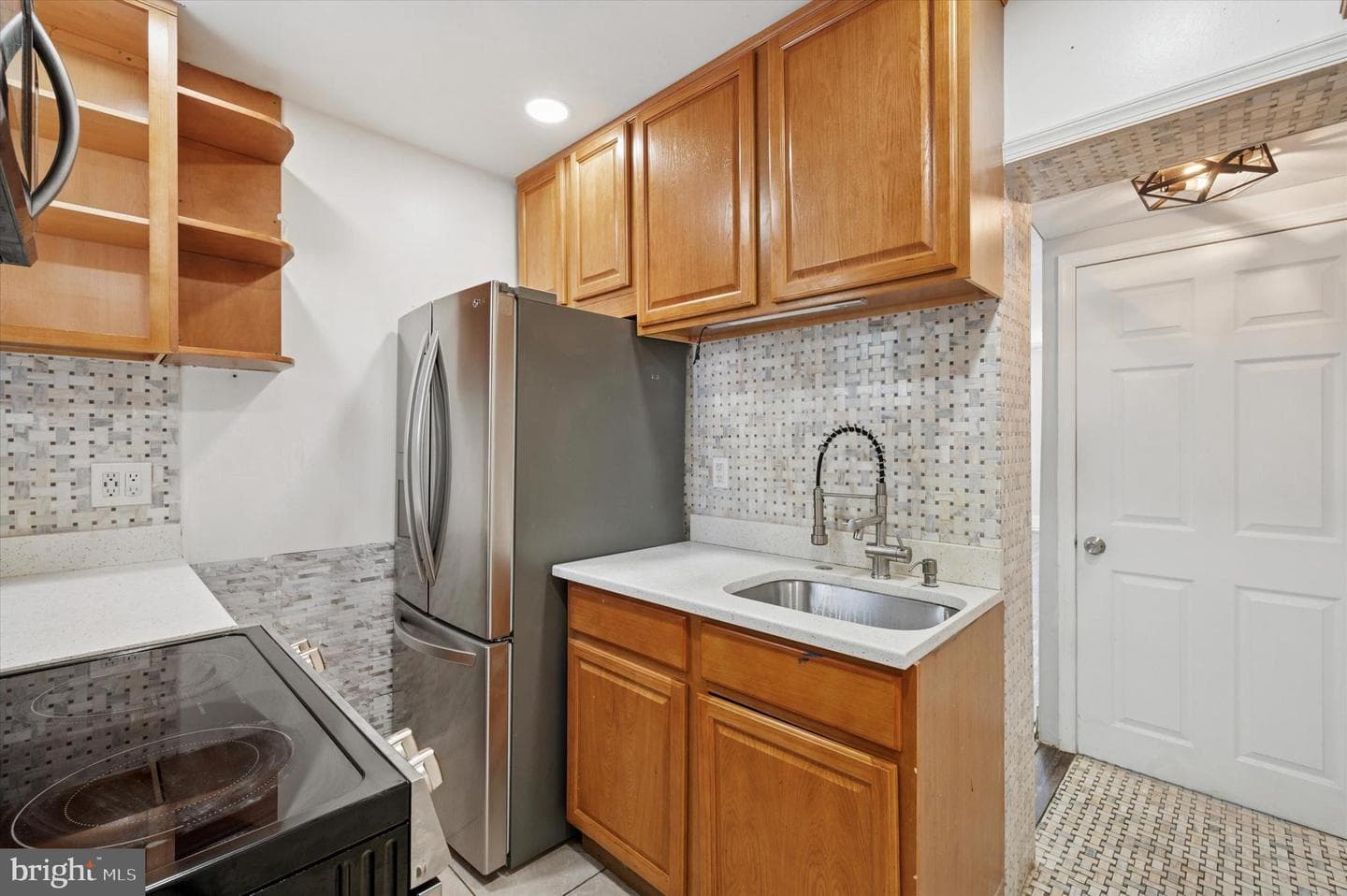 1039 W Russell Street photo 8