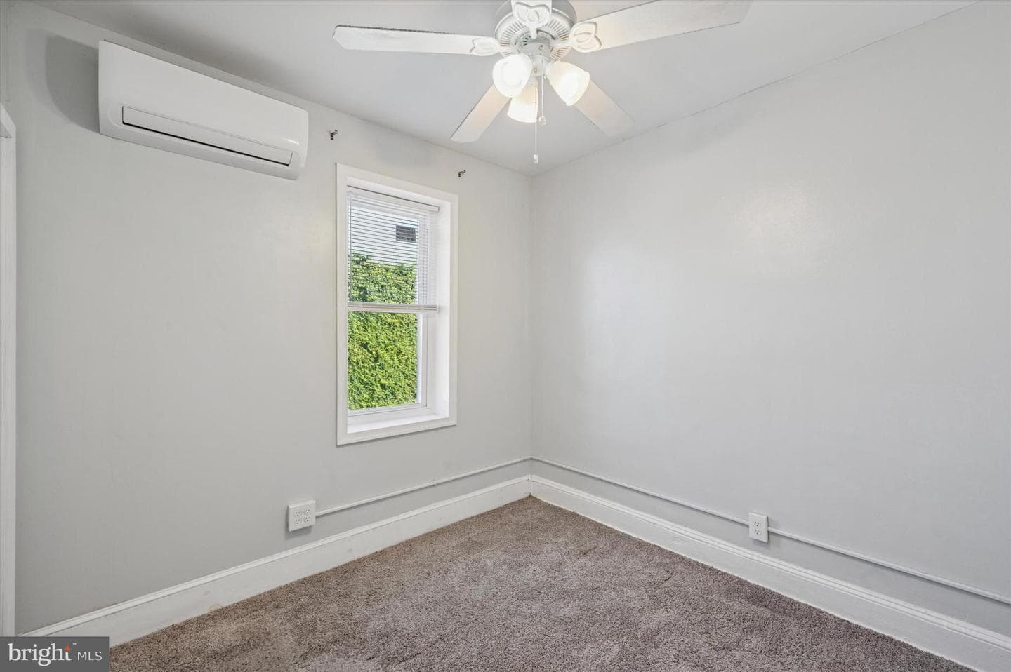 1039 W Russell Street photo 9