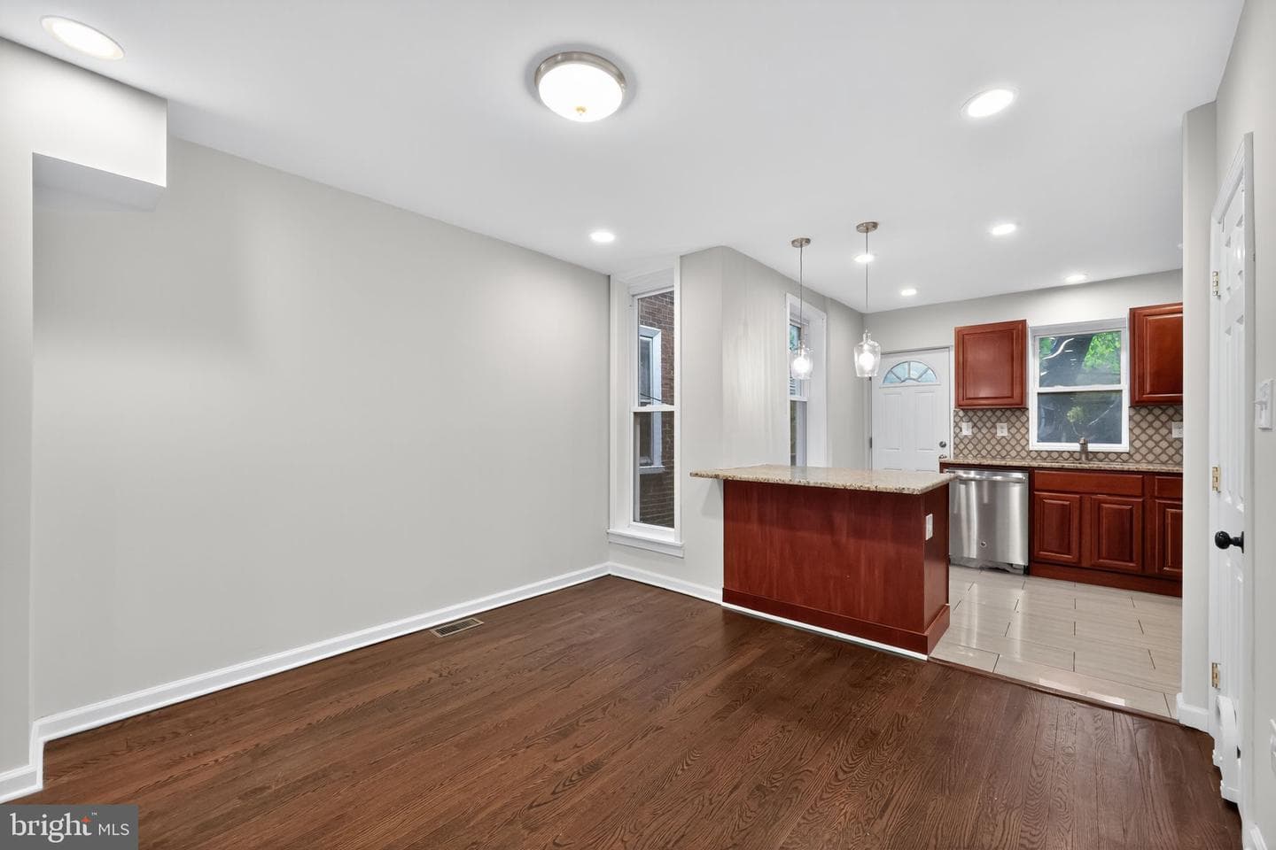 518 N Holly Street photo 10