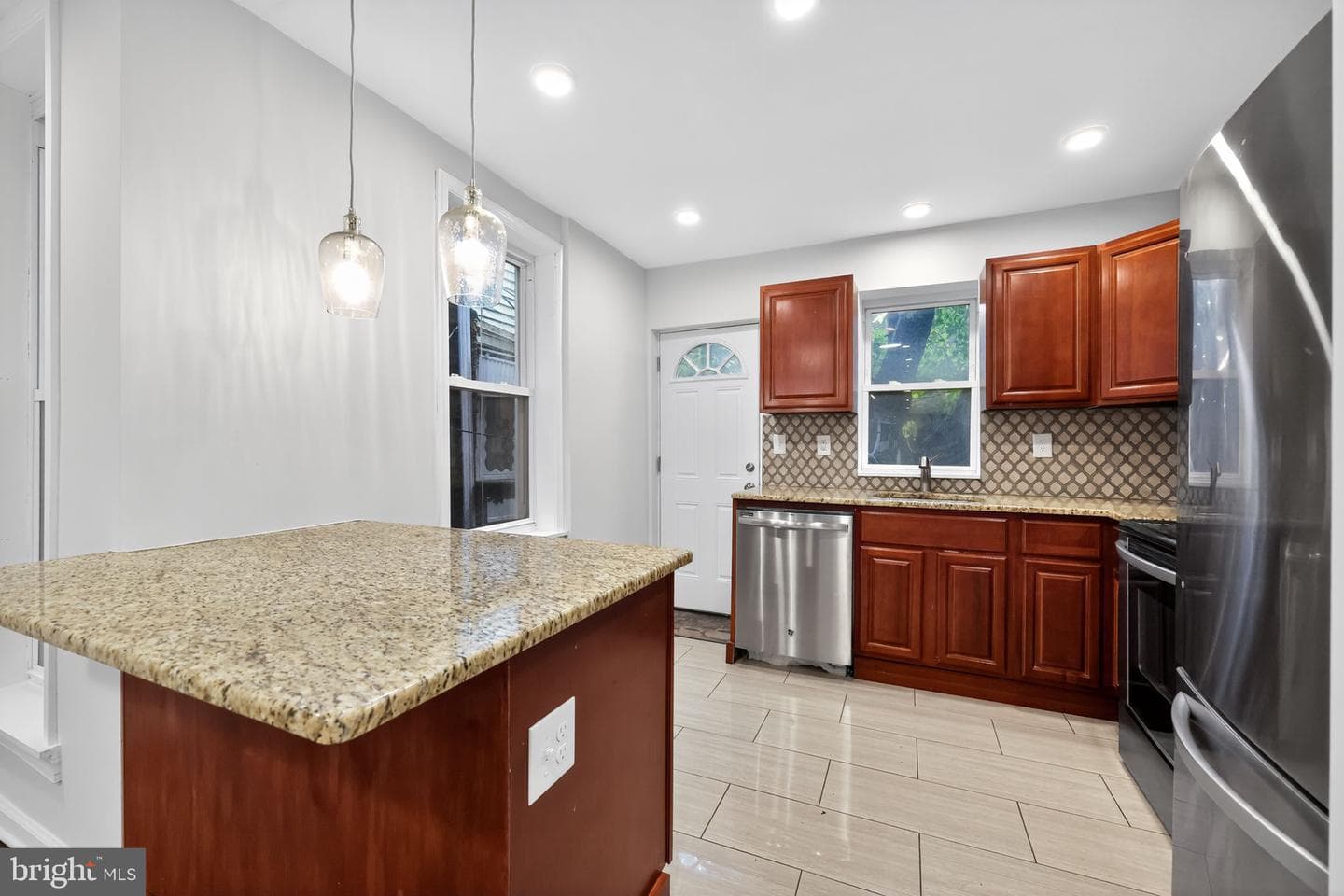 518 N Holly Street photo 11