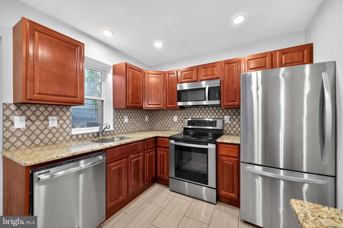 518 N Holly Street photo 12