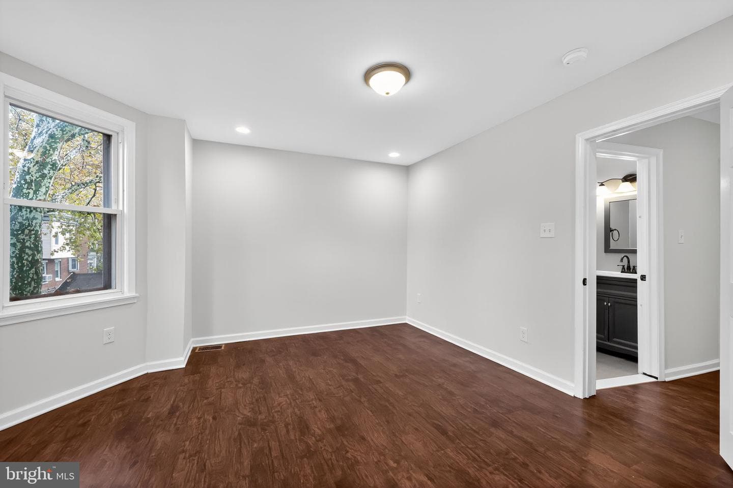 518 N Holly Street photo 16