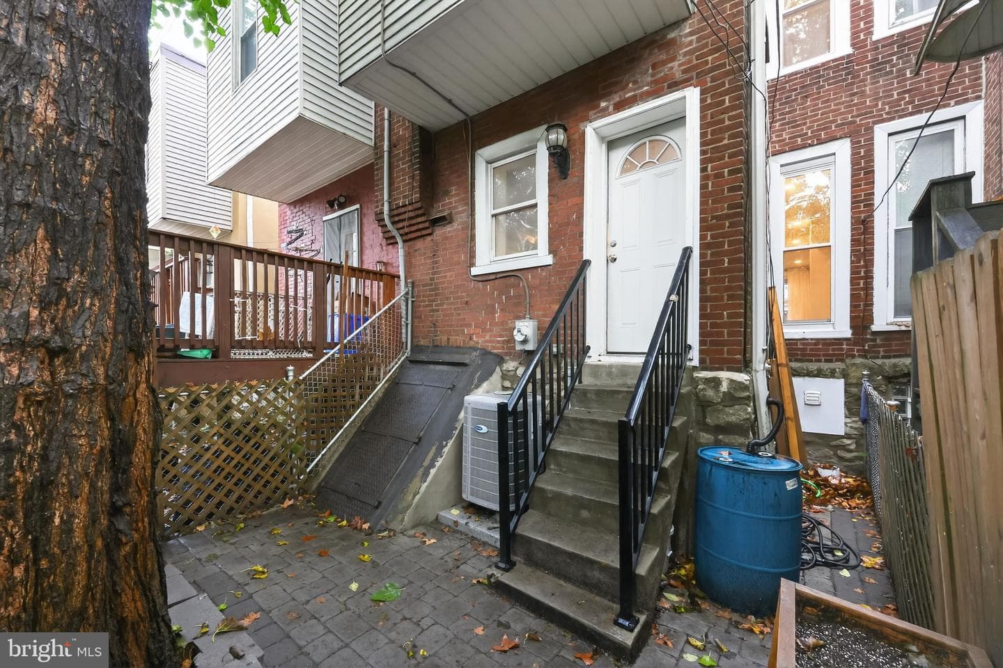 518 N Holly Street photo 25