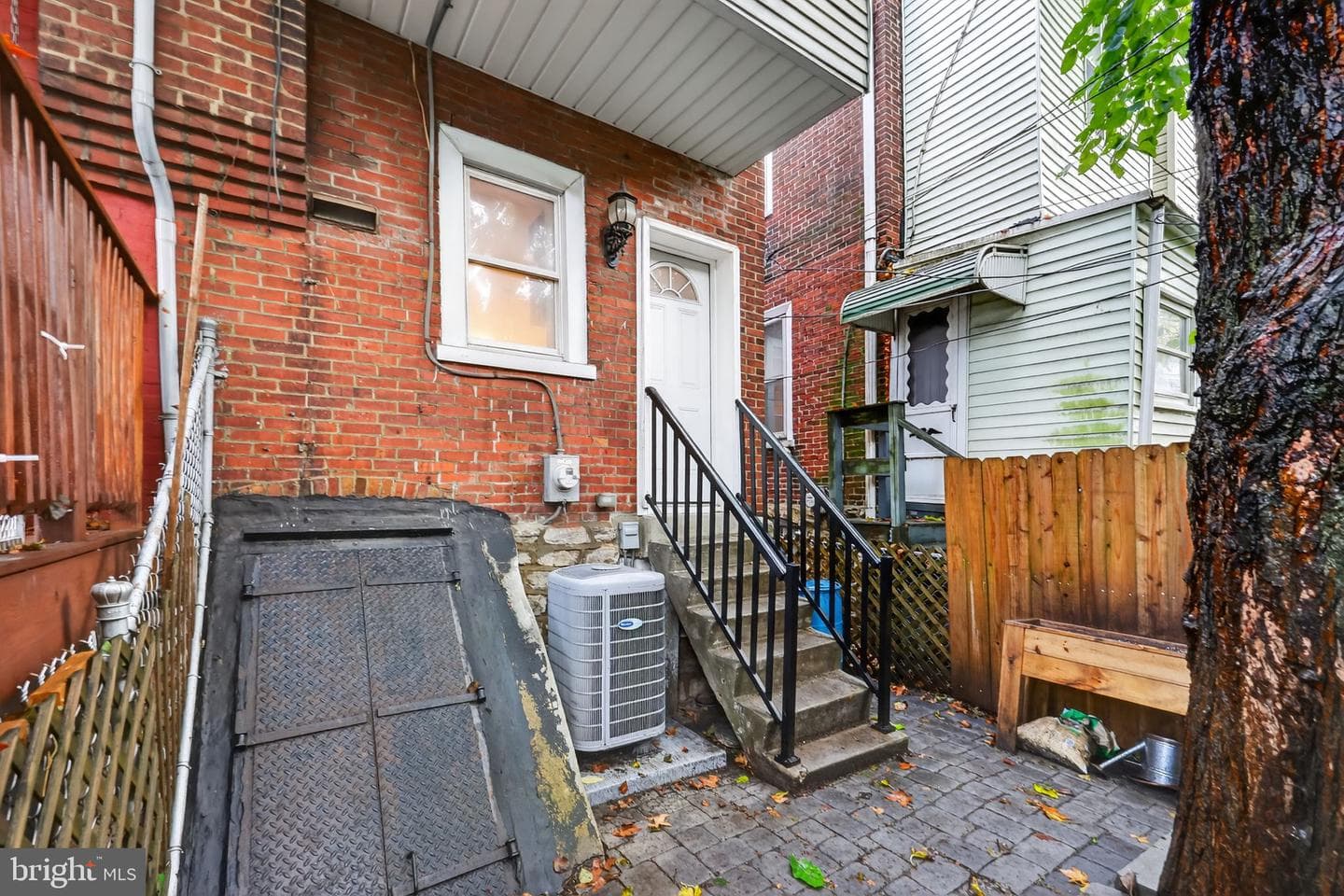 518 N Holly Street photo 27