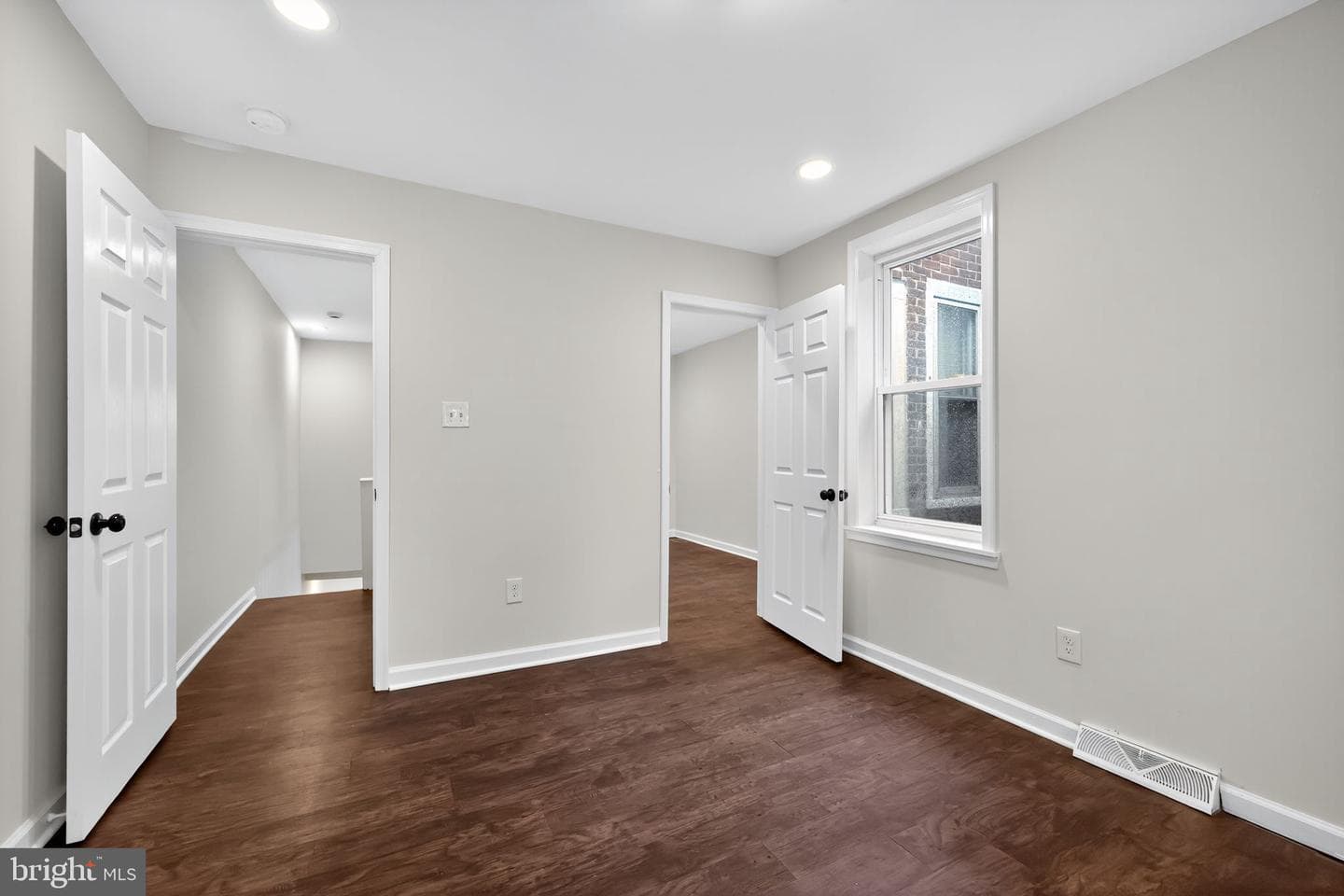 518 N Holly Street photo 28