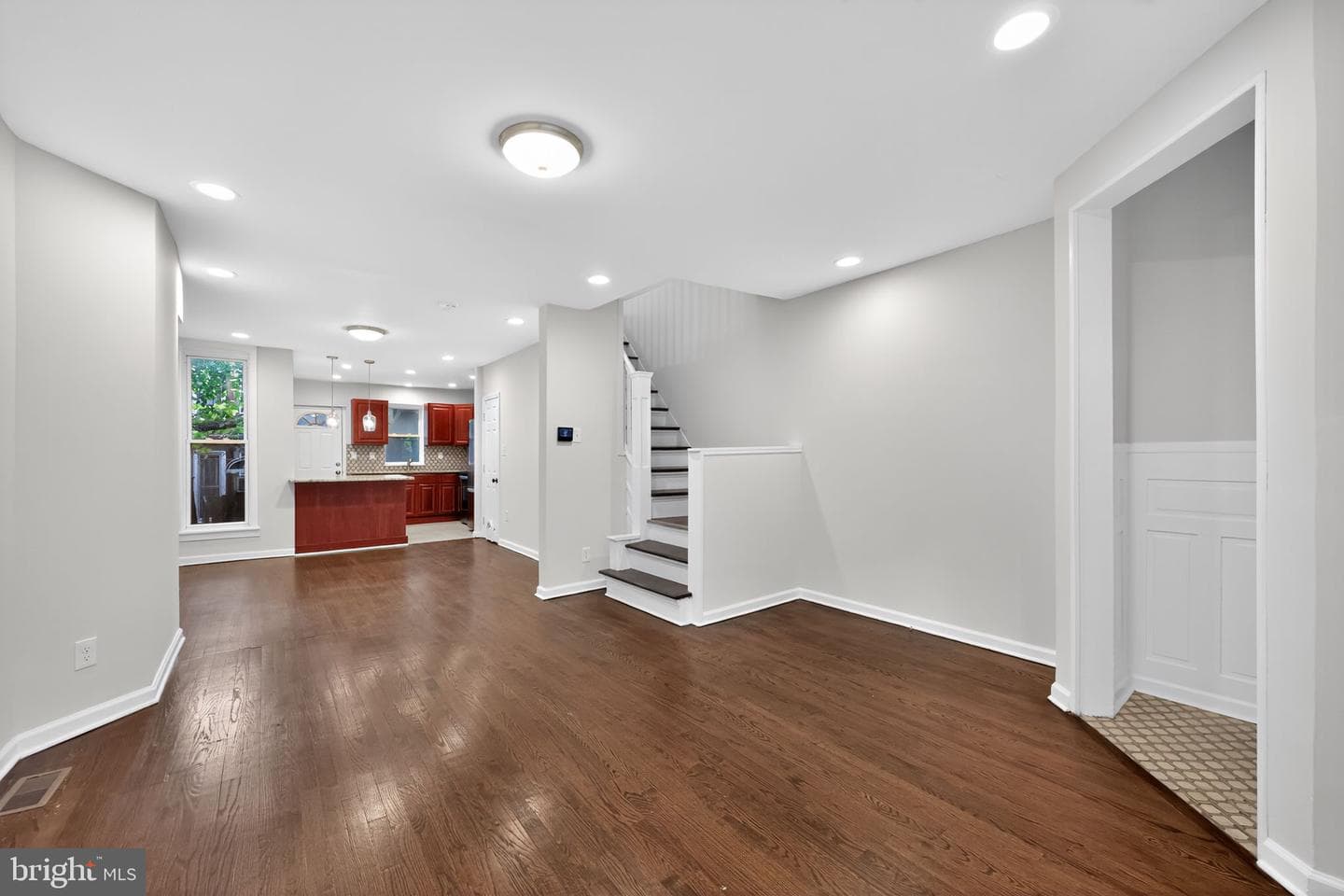 518 N Holly Street photo 8