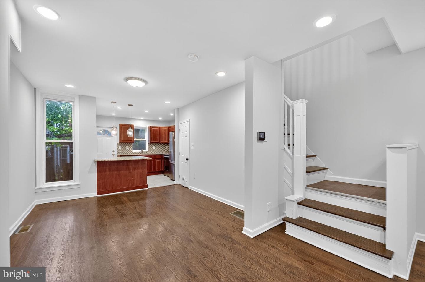 518 N Holly Street photo 9