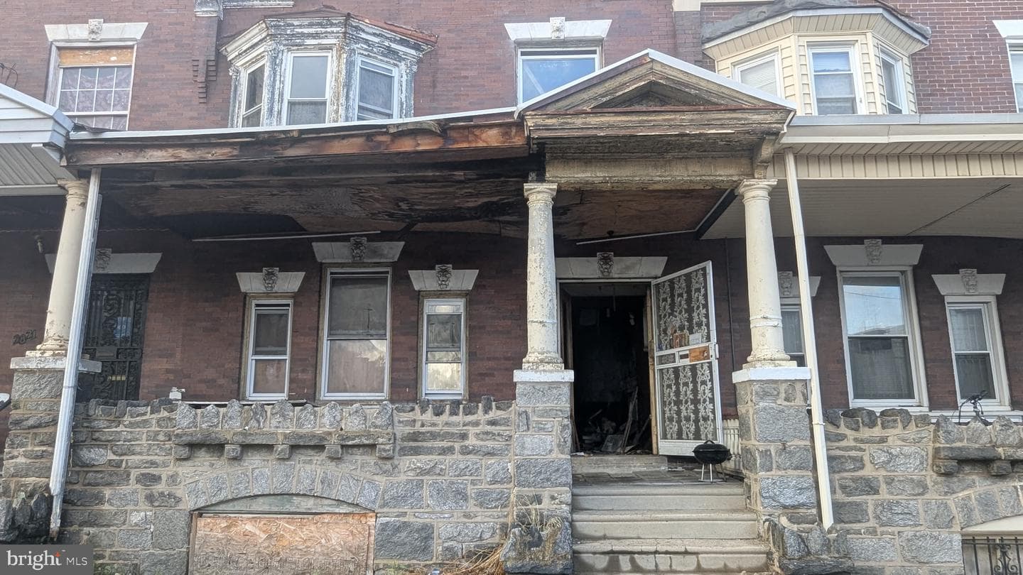 2819 W Somerset Street photo 4