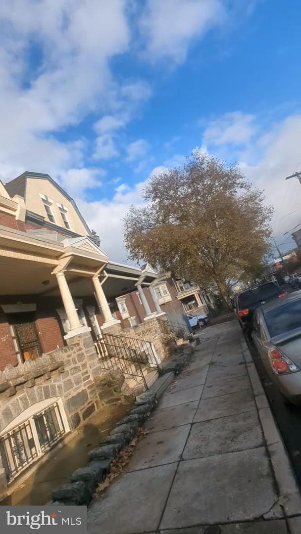 2819 W Somerset Street photo 6