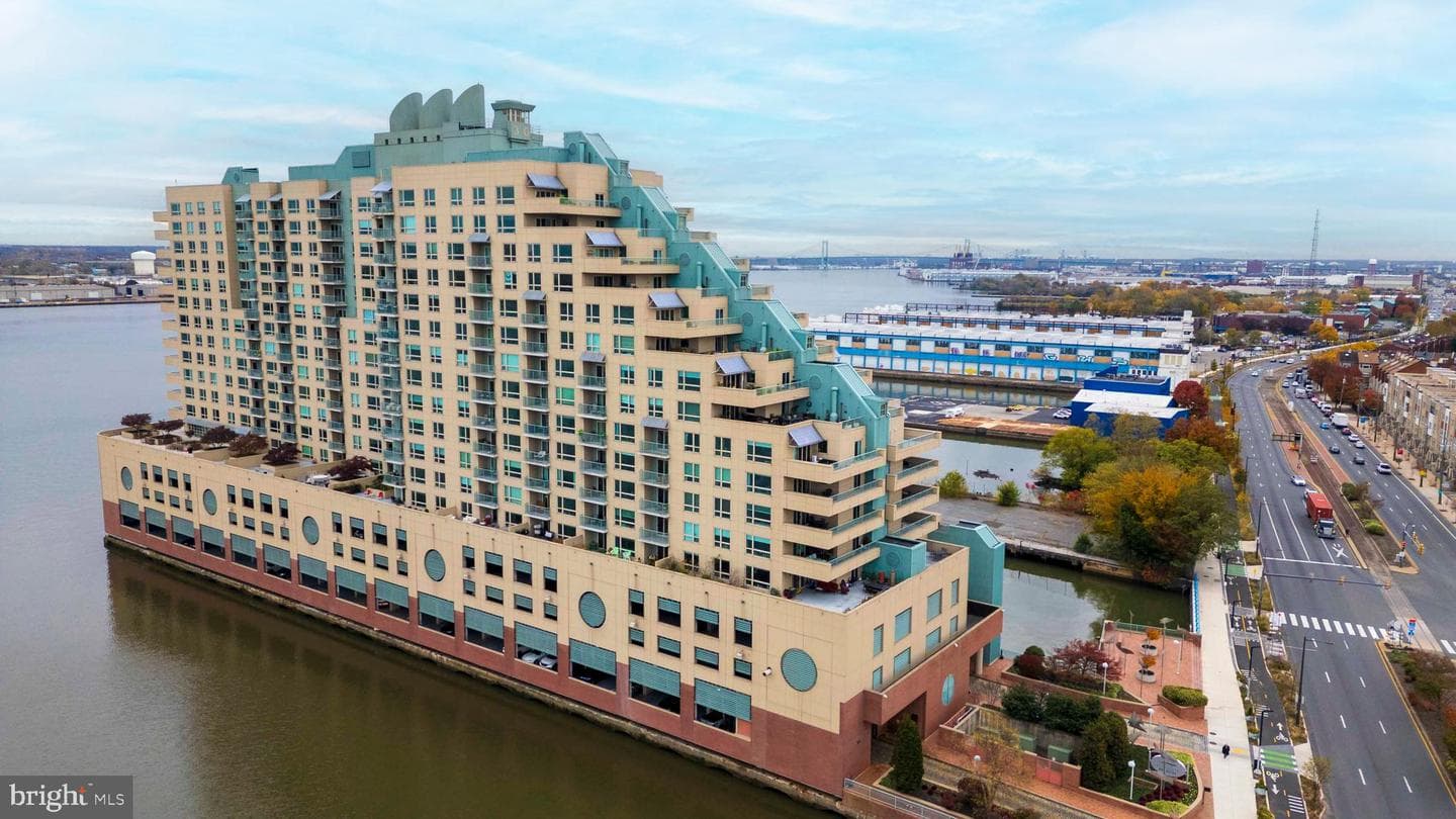 717 S Columbus Boulevard #707 photo 19