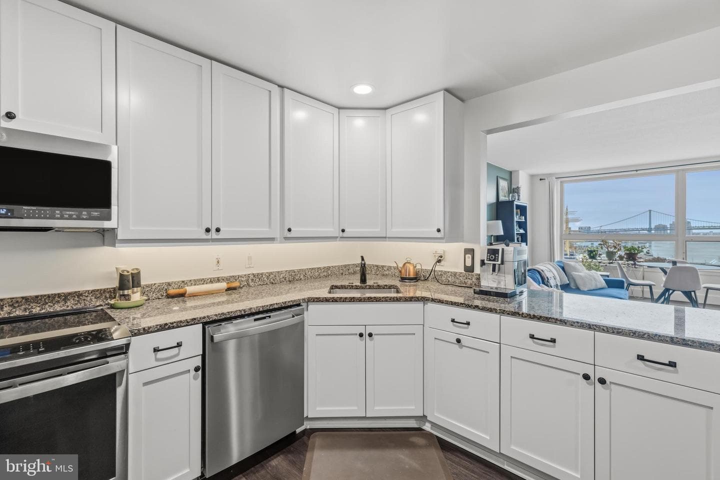 717 S Columbus Boulevard #707 photo 23