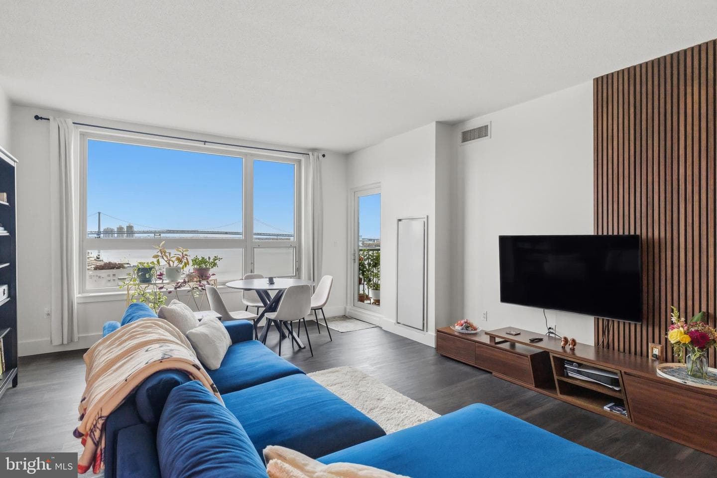 717 S Columbus Boulevard #707 photo 4