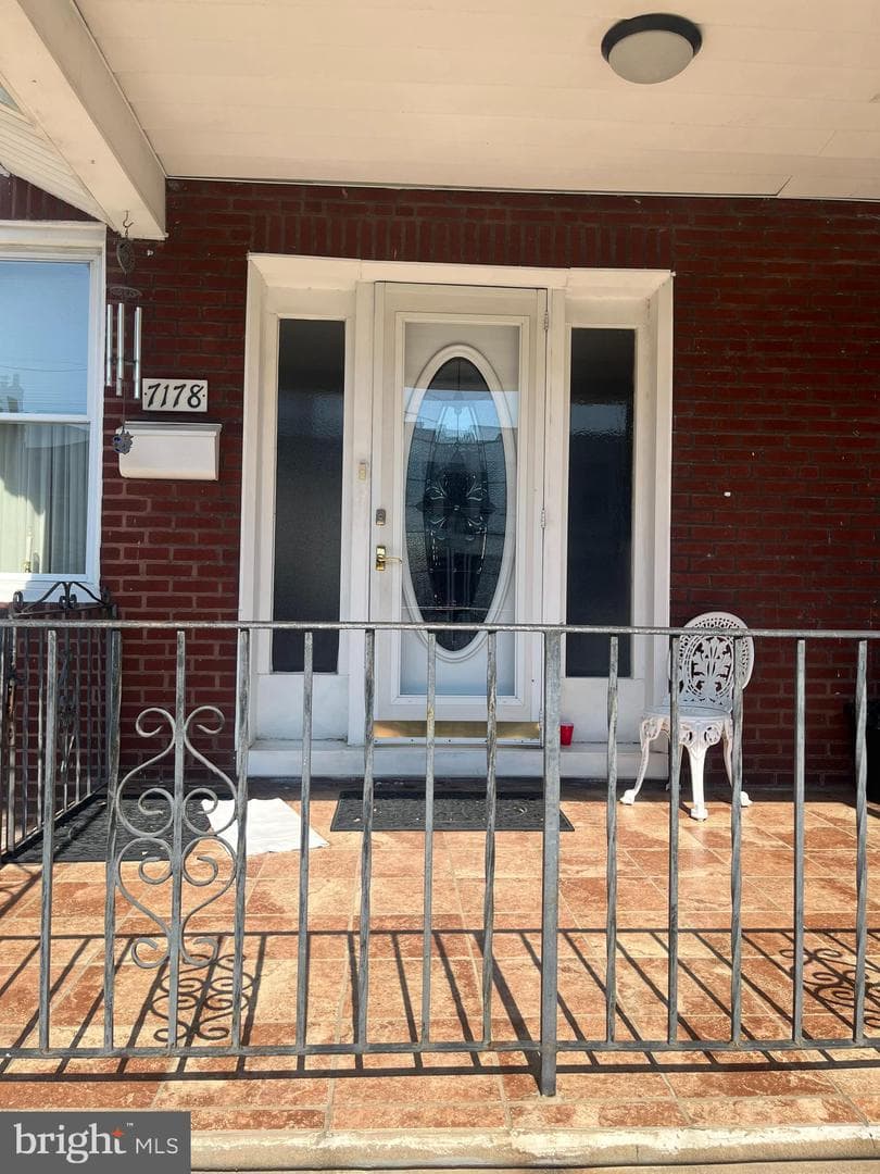 7178 Gillespie Street photo 4