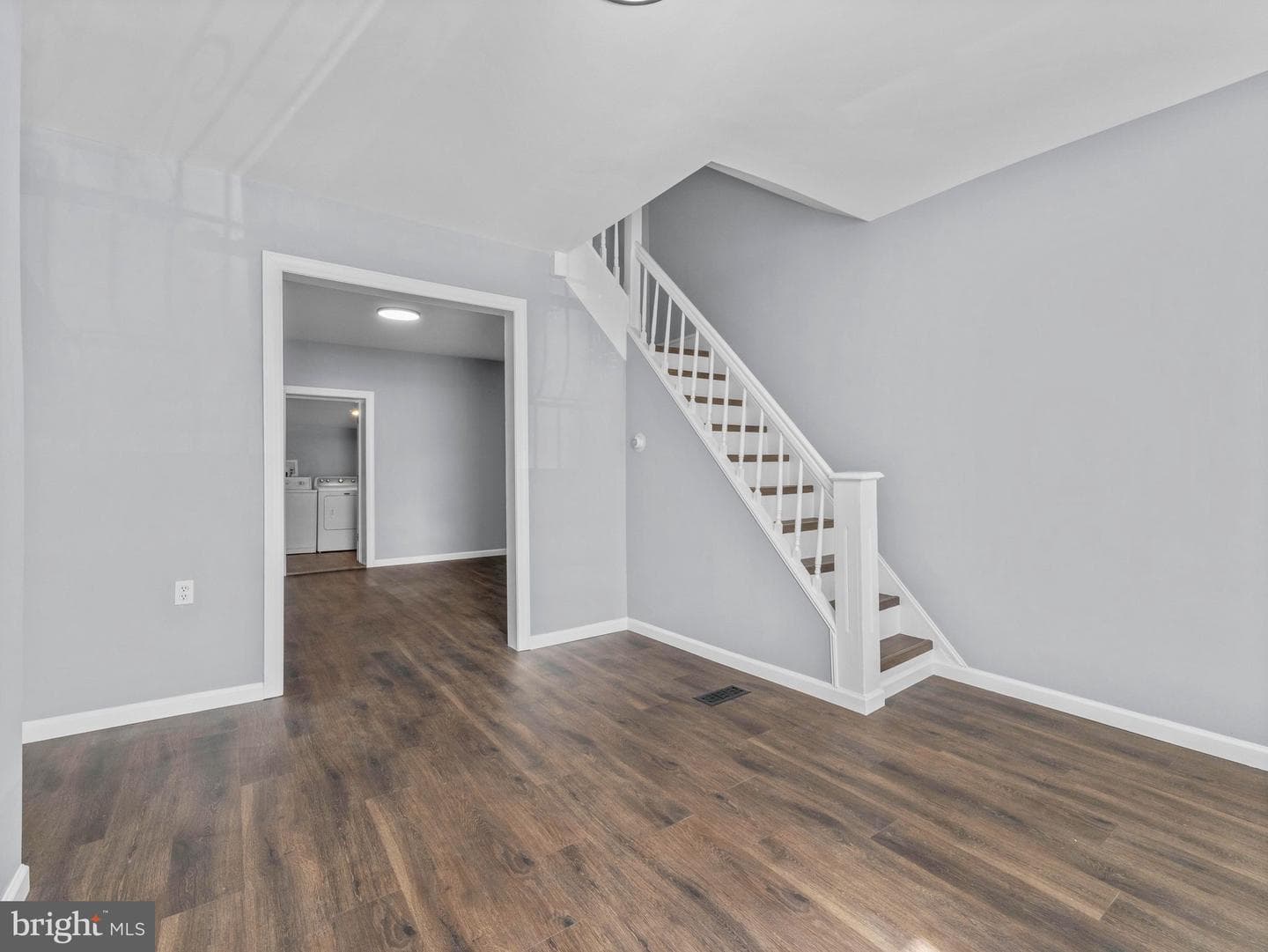 723 W Schiller Street photo 4