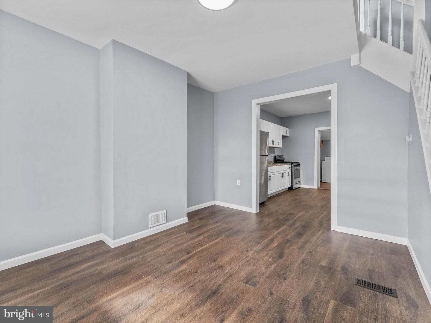 723 W Schiller Street photo 5