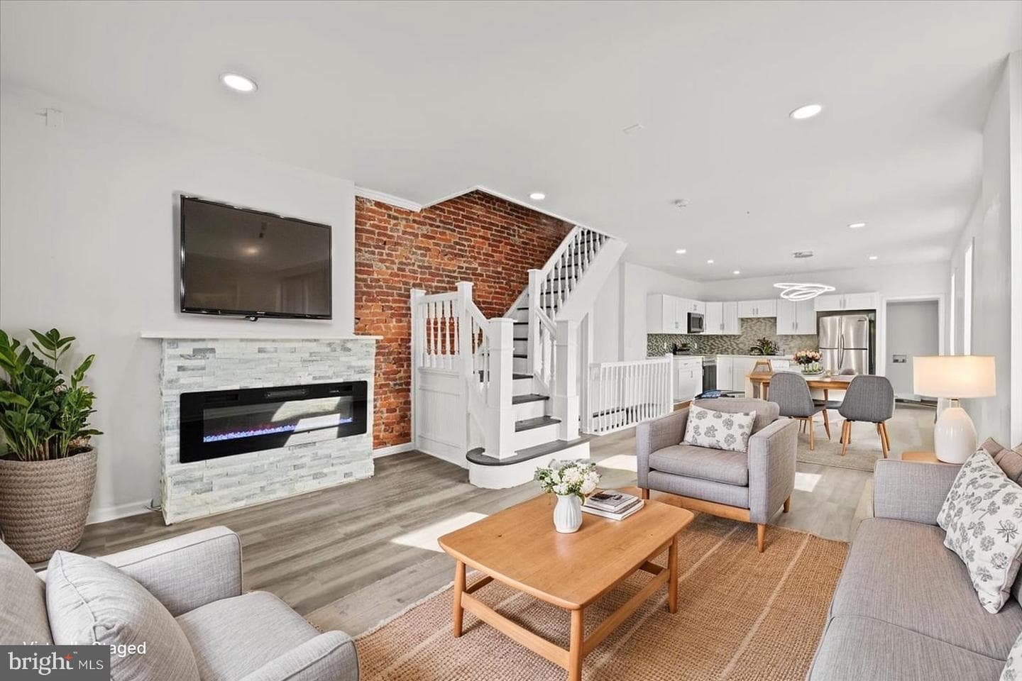 121 S Alden Street photo 1