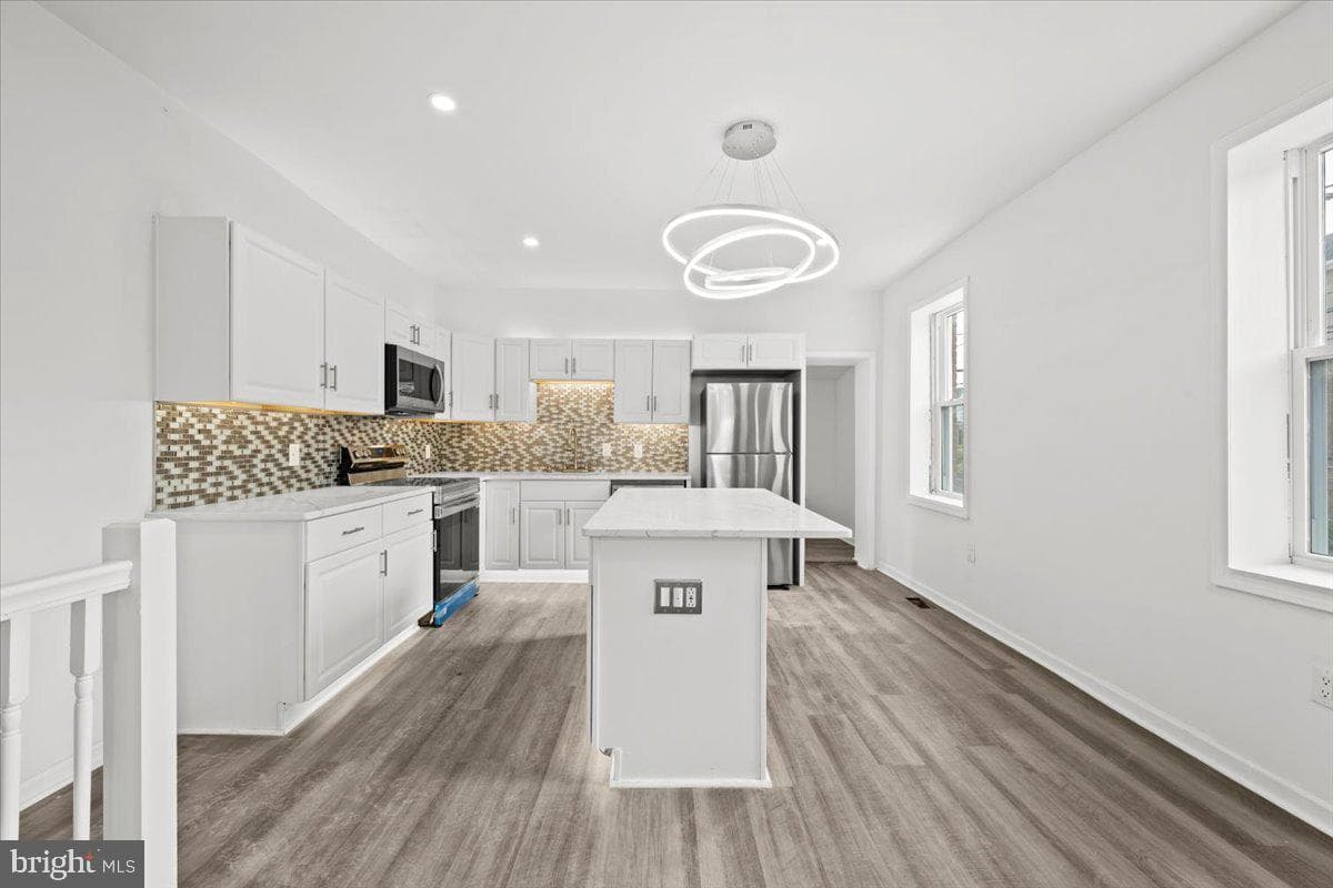 121 S Alden Street photo 11