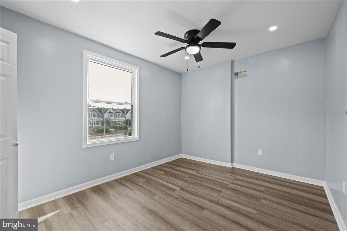 121 S Alden Street photo 17