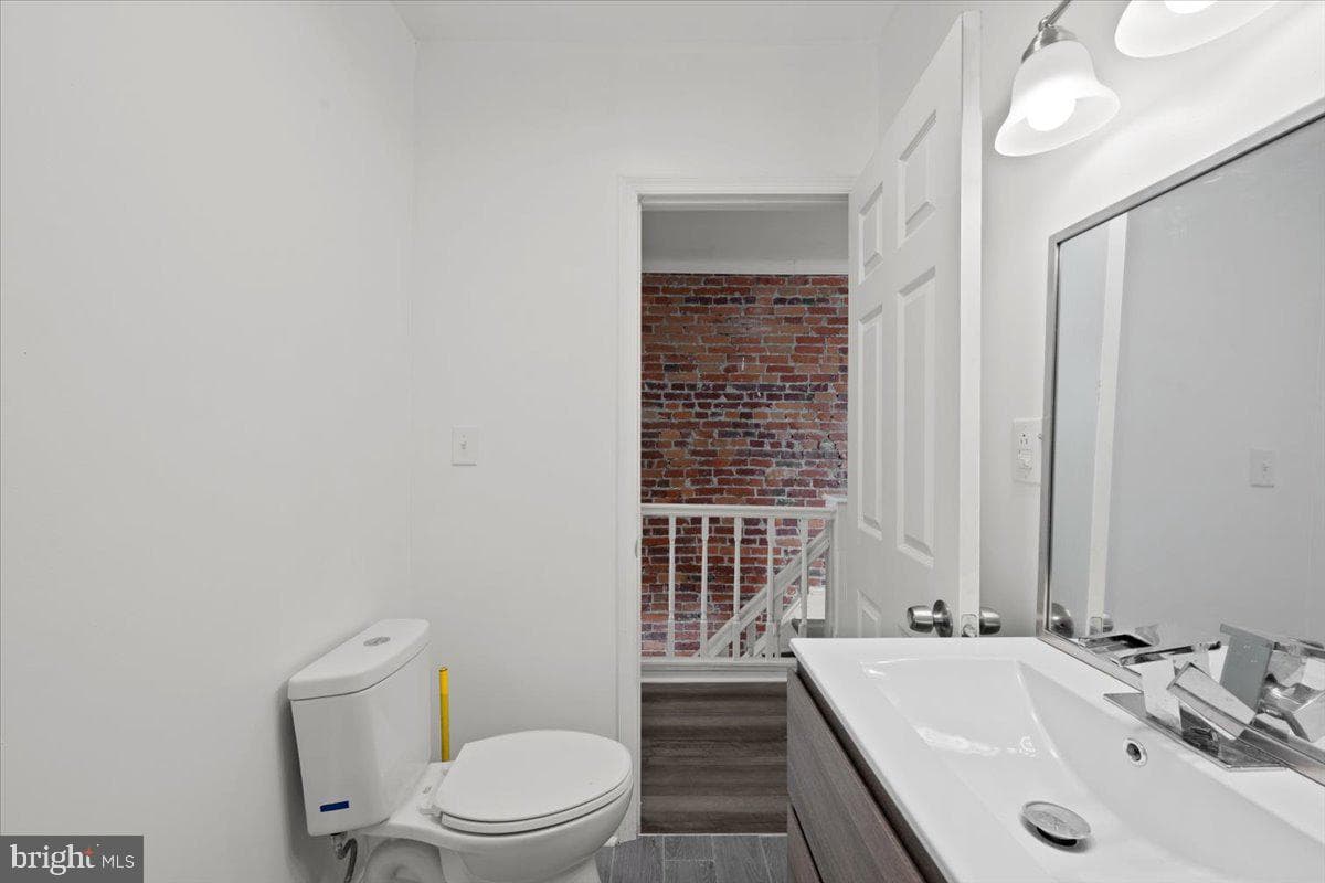 121 S Alden Street photo 21