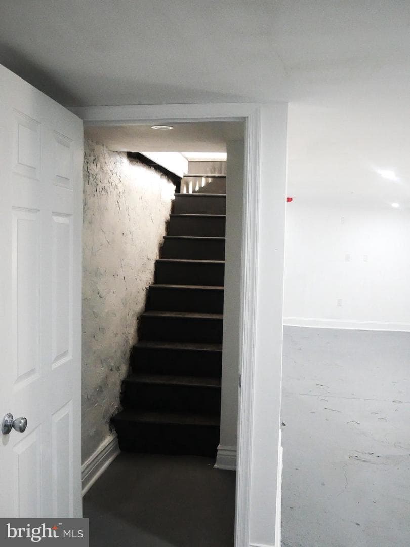 121 S Alden Street photo 24
