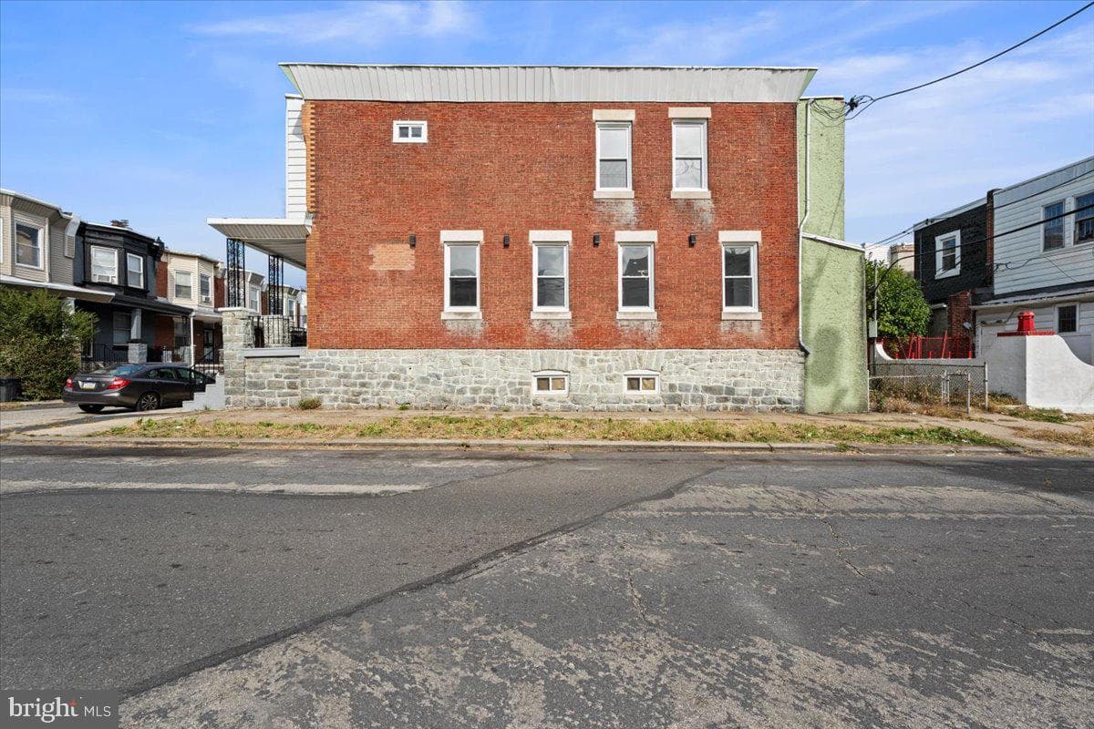 121 S Alden Street photo 27