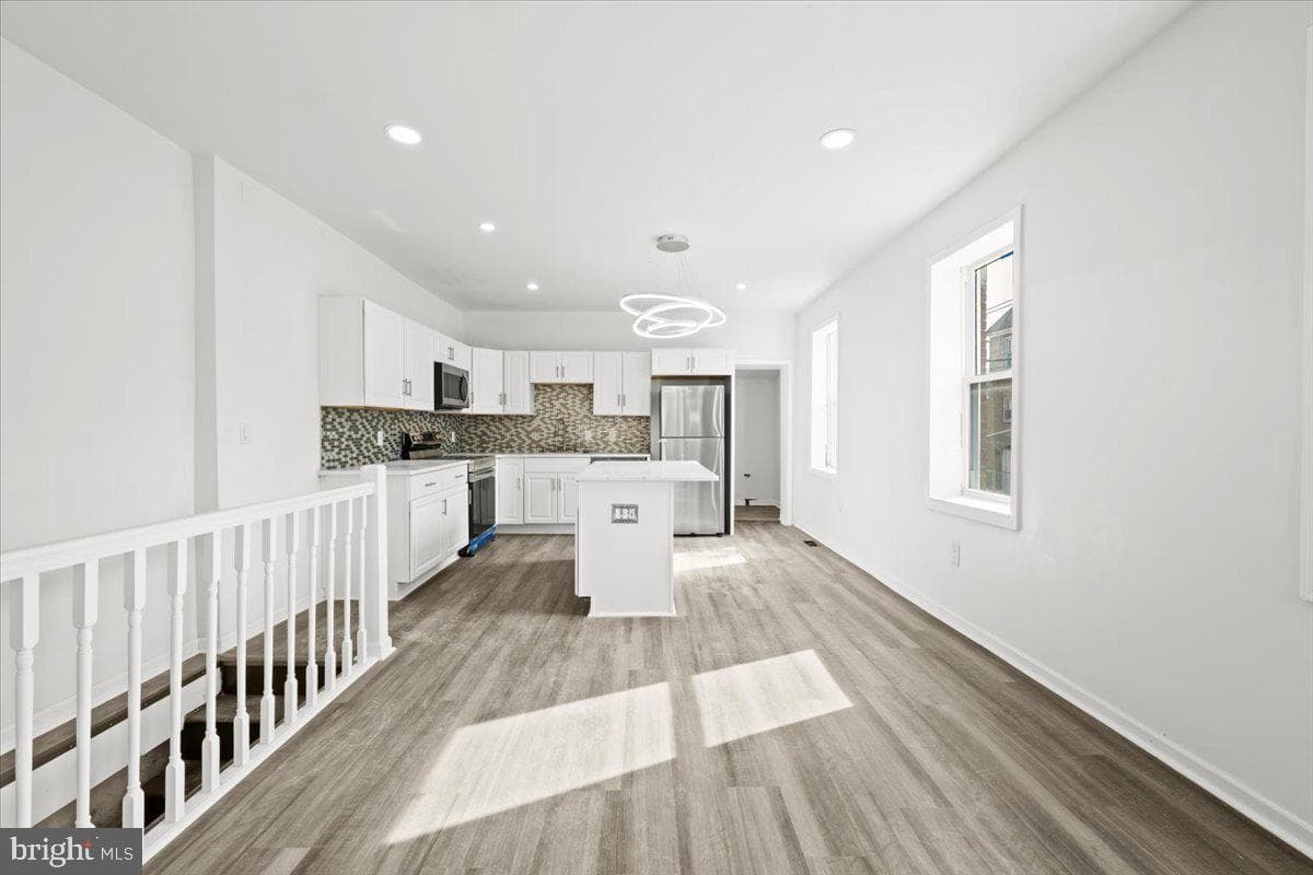 121 S Alden Street photo 8