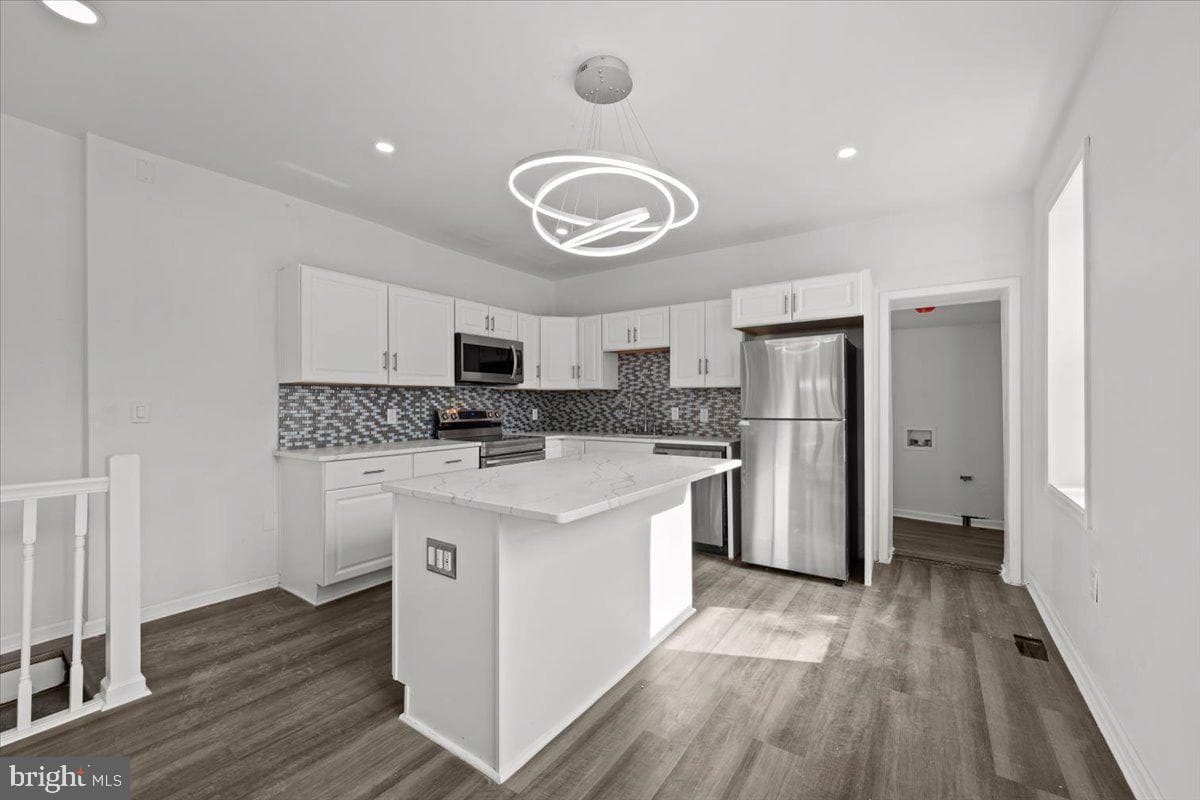 121 S Alden Street photo 9