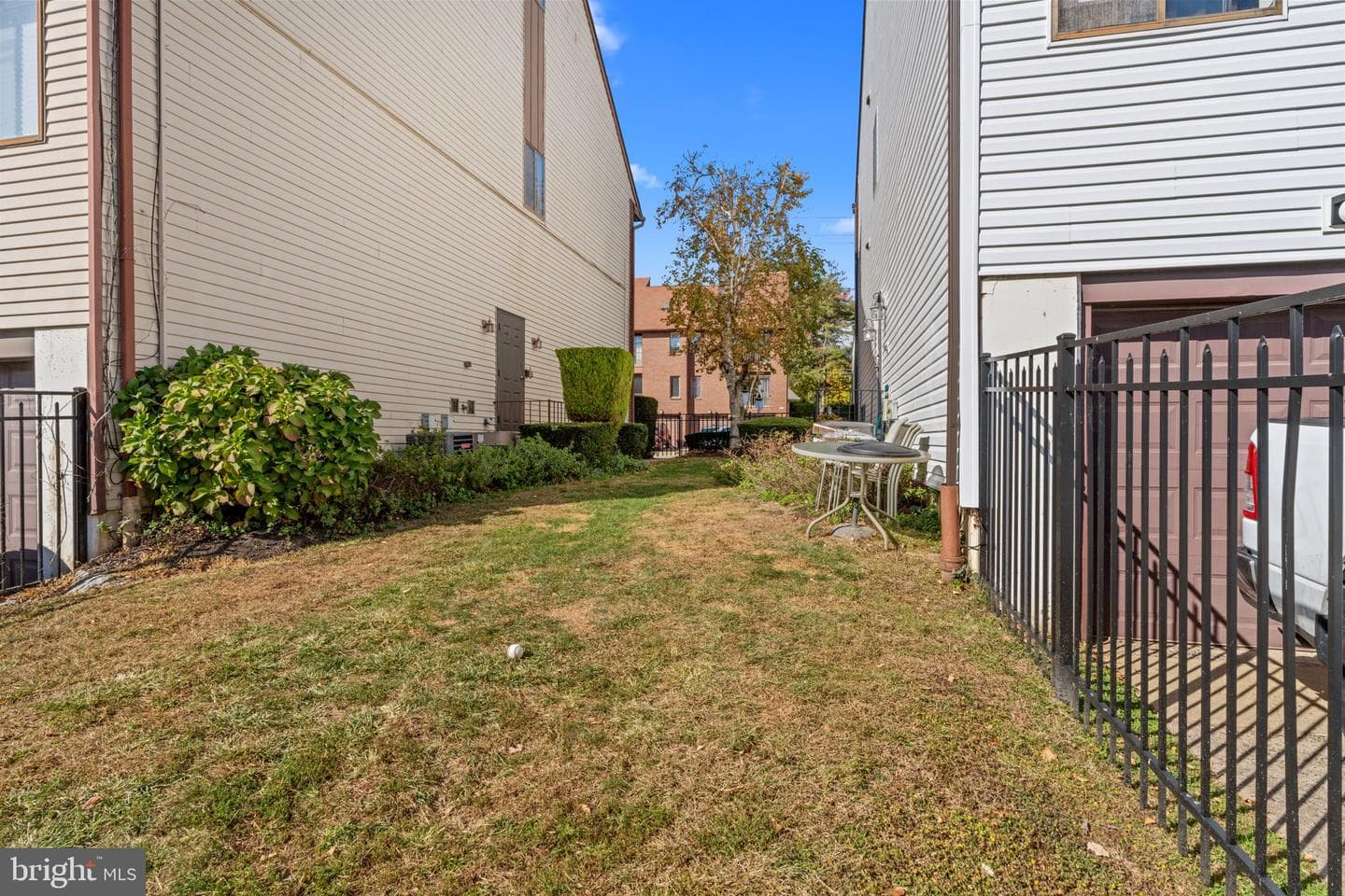 9563 James Street #b photo 3